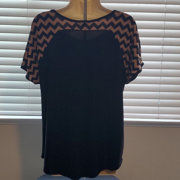 PerSeption Concept Geometric Design Top - Picture 2 of 5